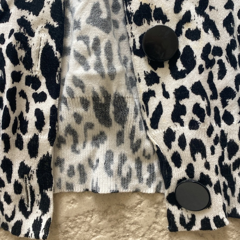 Josephine Studio Boutique Animal Print Black White Cardigan size Small - Picture 4 of 6